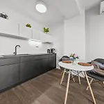 Modern City-center With Castle View Apartamento